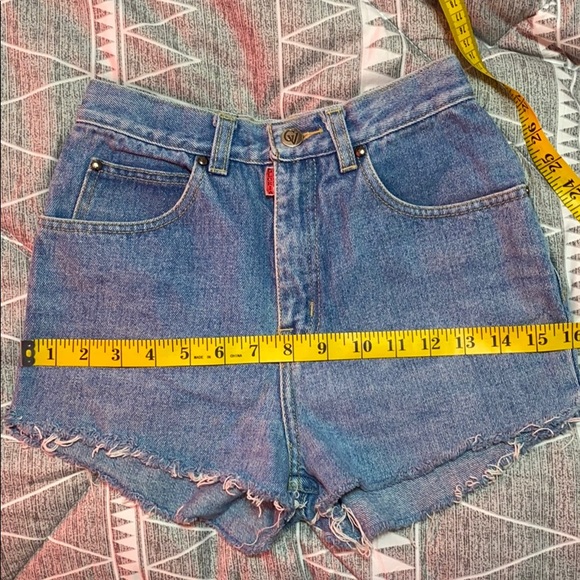 VINTAGE • high waisted jean shorts - Picture 8 of 8